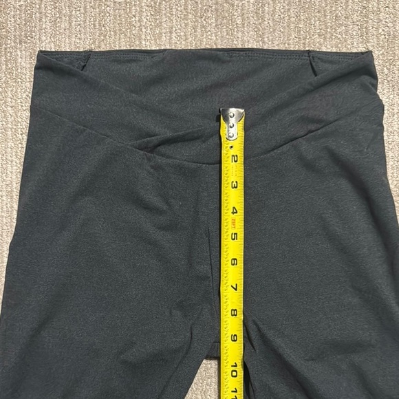 Gymshark Women’s Leggings Size M Gray Two Tone Criss Cross Waist - Picture 7 of 10